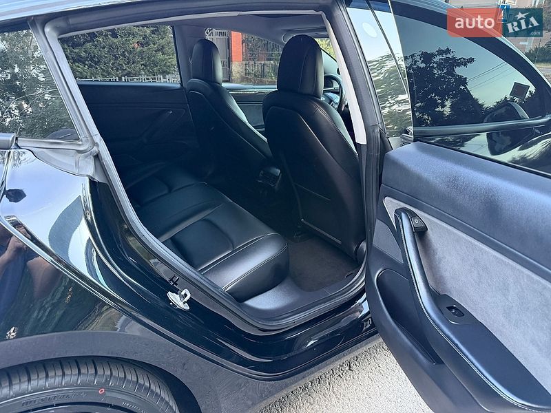 Седан Tesla Model 3 2018 в Николаеве