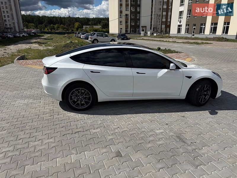 Седан Tesla Model 3 2022 в Броварах