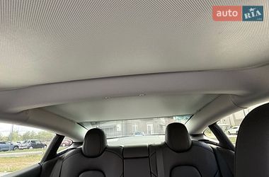 Седан Tesla Model 3 2022 в Броварах