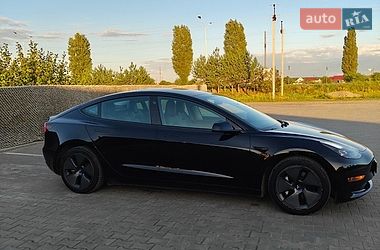 Седан Tesla Model 3 2022 в Вараше