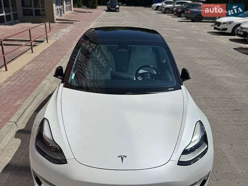 Седан Tesla Model 3 2022 в Тернополі