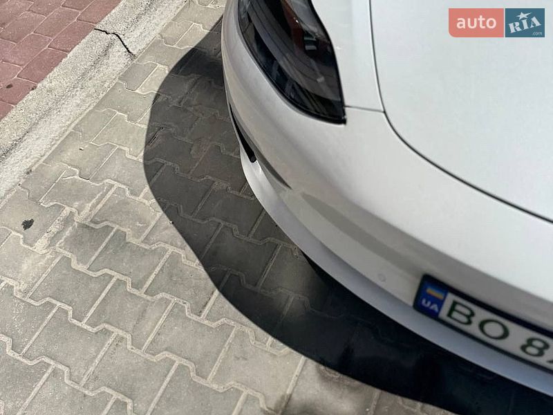 Седан Tesla Model 3 2022 в Тернополі