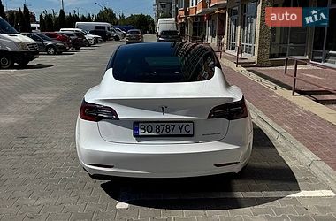 Седан Tesla Model 3 2022 в Тернополі