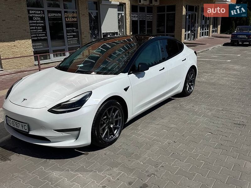 Седан Tesla Model 3 2022 в Тернополі