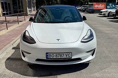 Седан Tesla Model 3 2022 в Тернополі