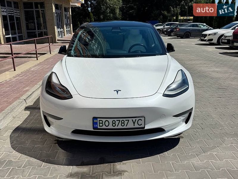 Седан Tesla Model 3 2022 в Тернополі