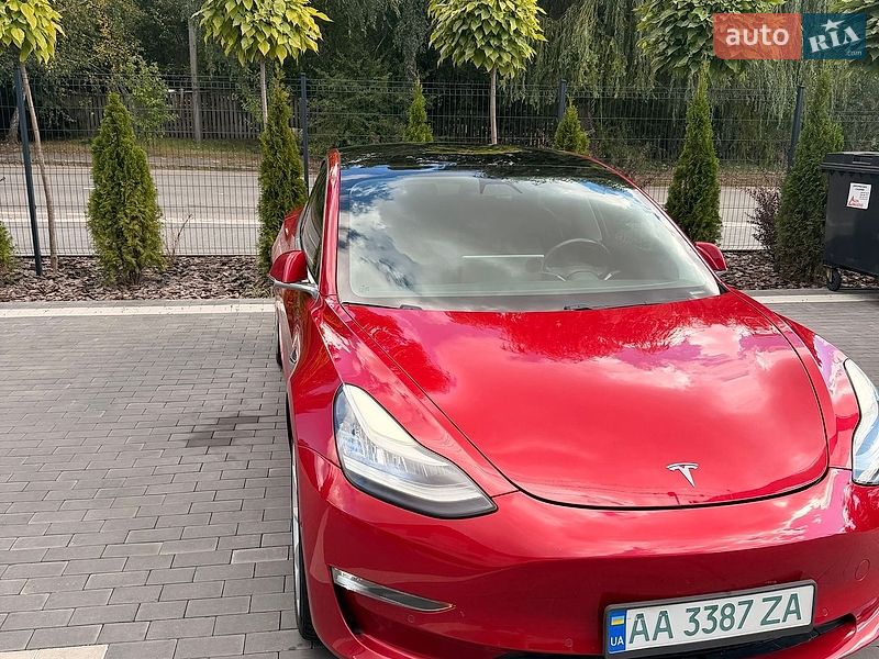 Седан Tesla Model 3 2018 в Киеве