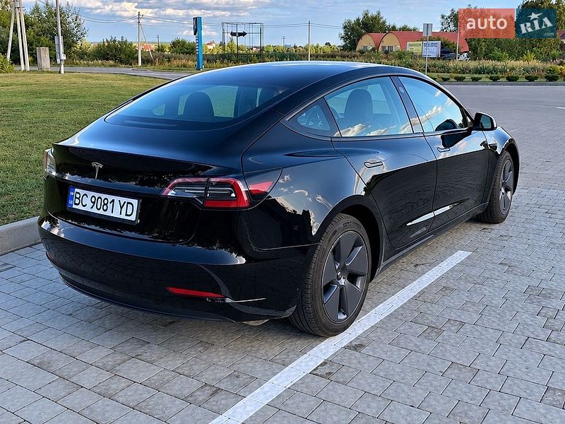 Седан Tesla Model 3 2023 в Сокале