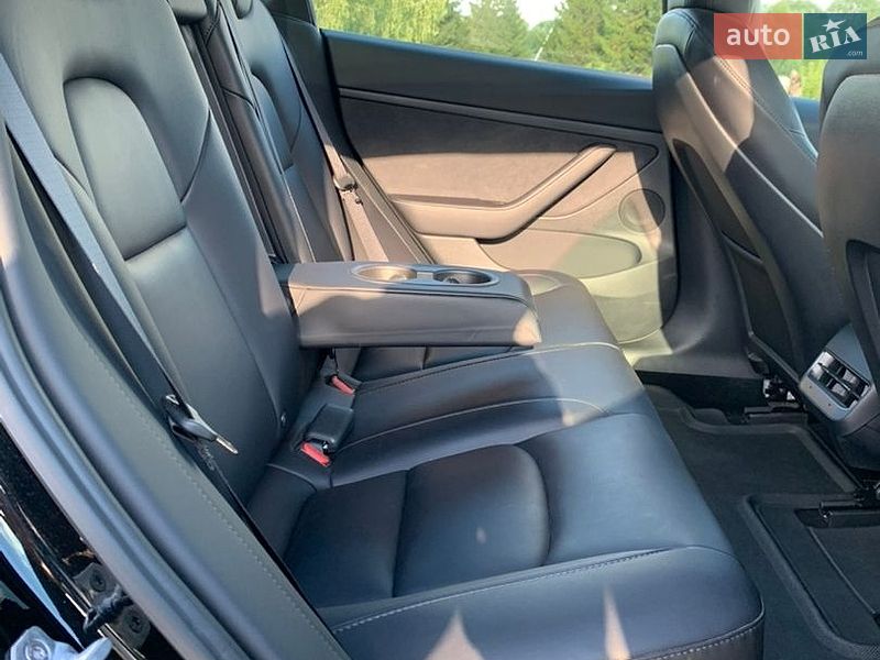 Седан Tesla Model 3 2023 в Сокале