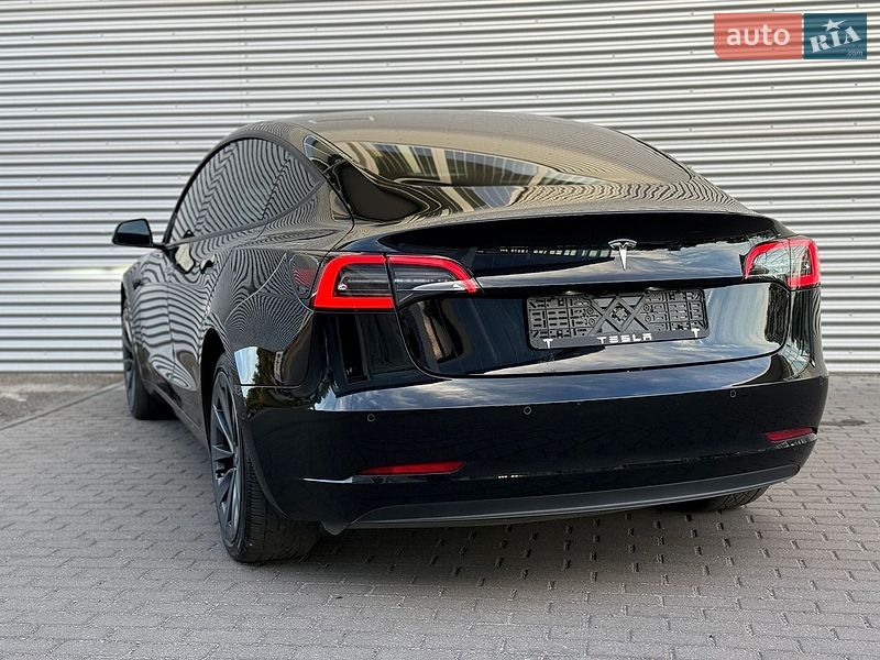 Седан Tesla Model 3 2022 в Рівному