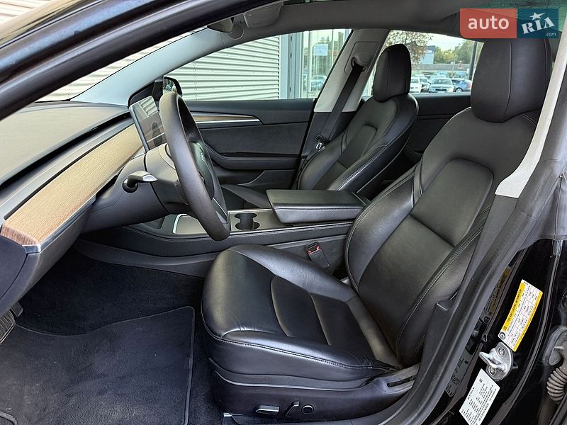 Седан Tesla Model 3 2022 в Рівному