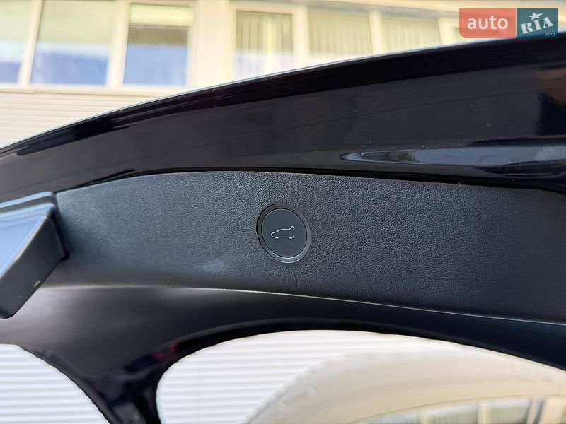Седан Tesla Model 3 2022 в Рівному