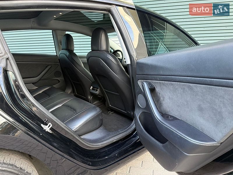 Седан Tesla Model 3 2022 в Рівному