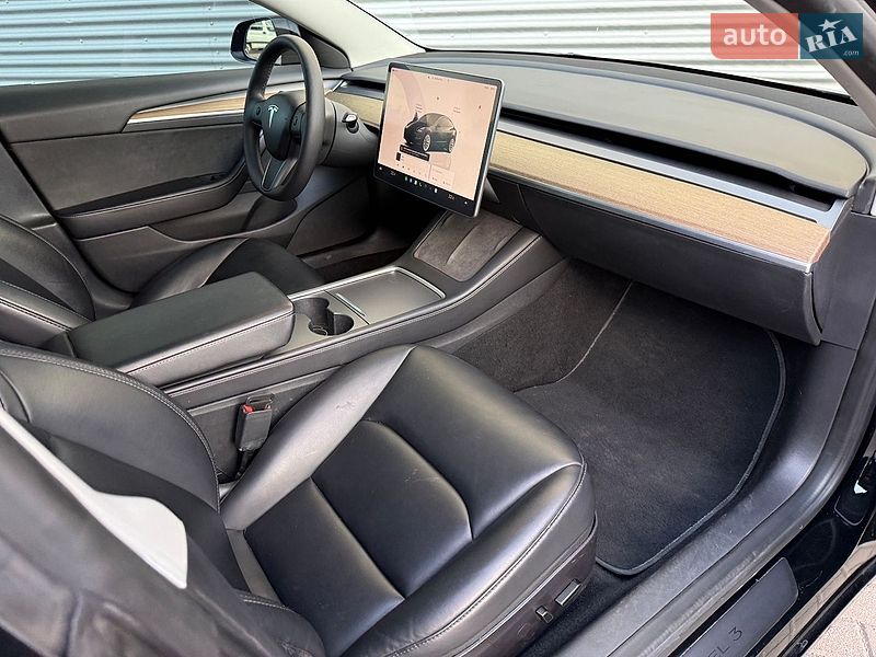 Седан Tesla Model 3 2022 в Рівному