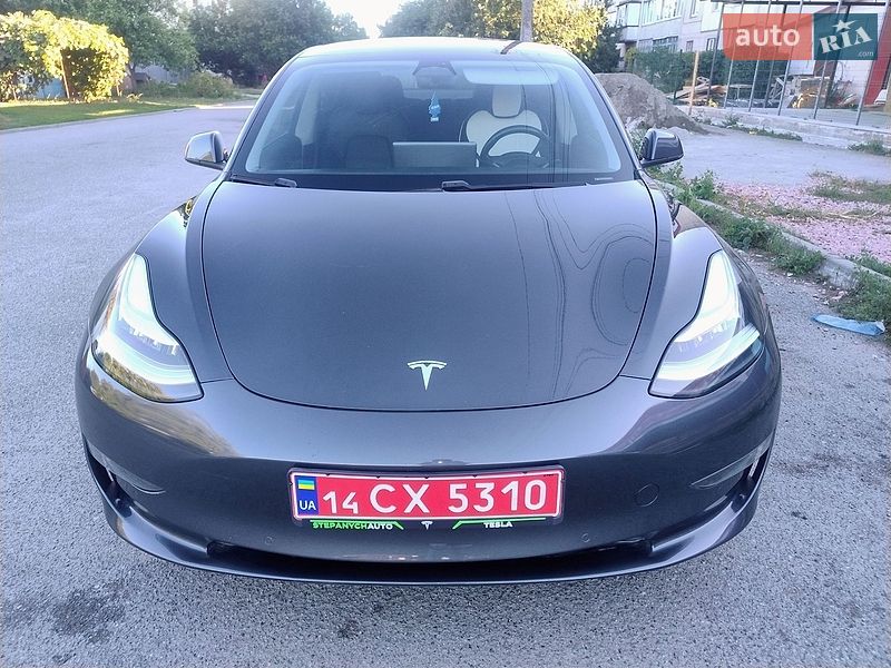 Седан Tesla Model 3 2018 в Киеве