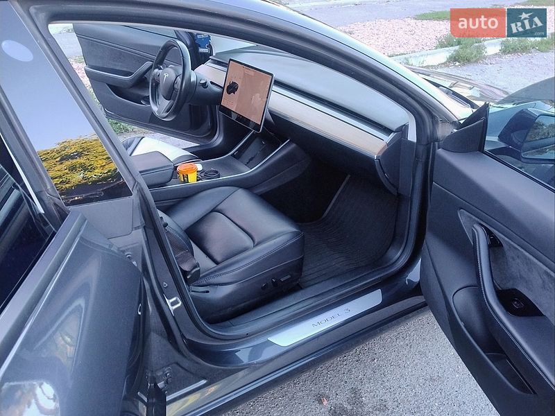 Седан Tesla Model 3 2018 в Киеве
