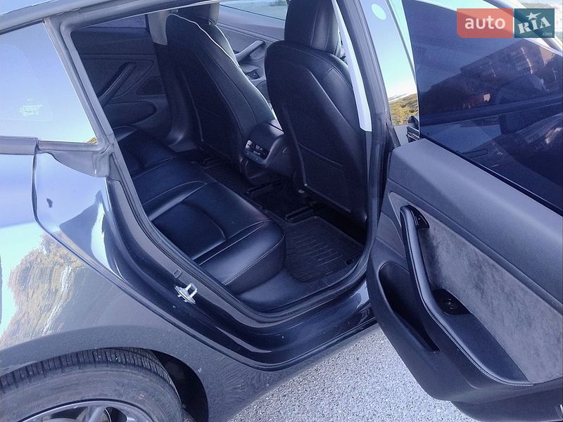 Седан Tesla Model 3 2018 в Киеве