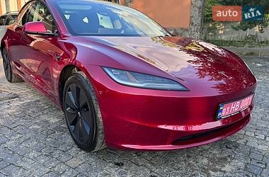 Седан Tesla Model 3 2025 в Львове