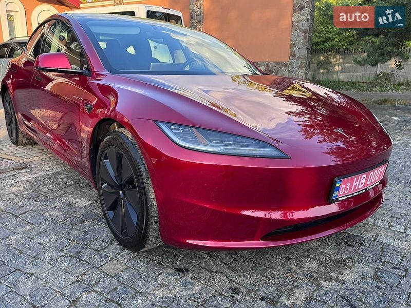 Седан Tesla Model 3 2025 в Львове