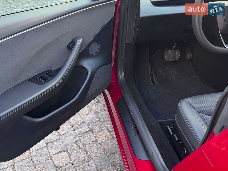 Седан Tesla Model 3 2025 в Львове