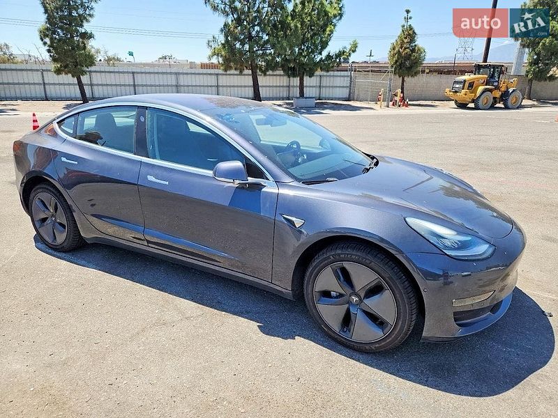 Седан Tesla Model 3 2018 в Моршине