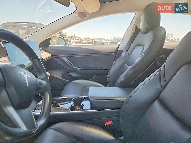Седан Tesla Model 3 2018 в Моршине