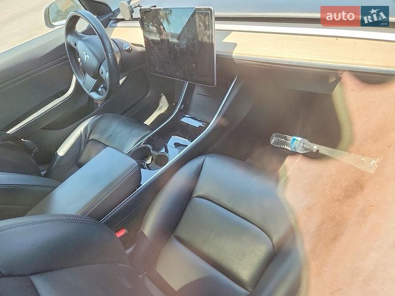 Седан Tesla Model 3 2018 в Моршине