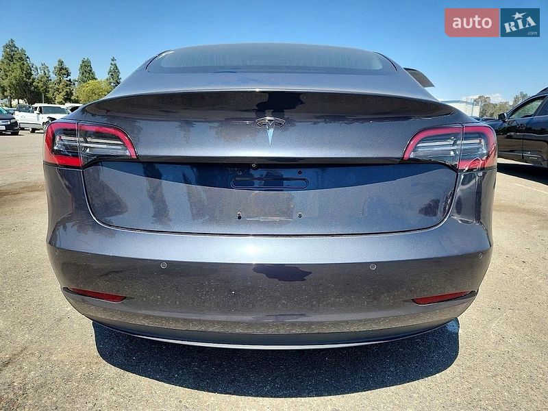 Седан Tesla Model 3 2018 в Моршине
