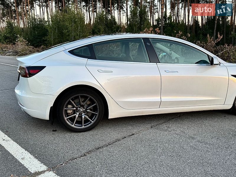 Седан Tesla Model 3 2019 в Житомирі