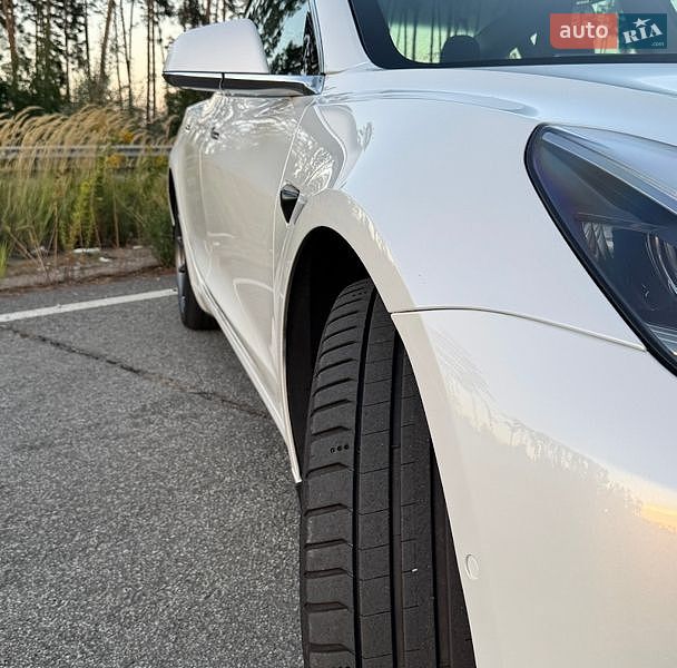 Седан Tesla Model 3 2019 в Житомирі