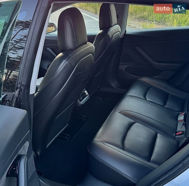 Седан Tesla Model 3 2019 в Житомирі