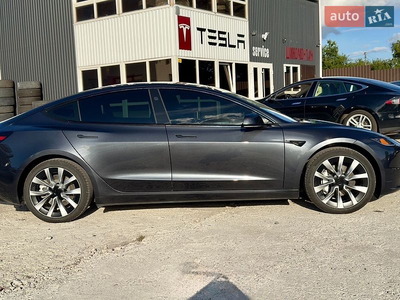 Седан Tesla Model 3 2024 в Вінниці