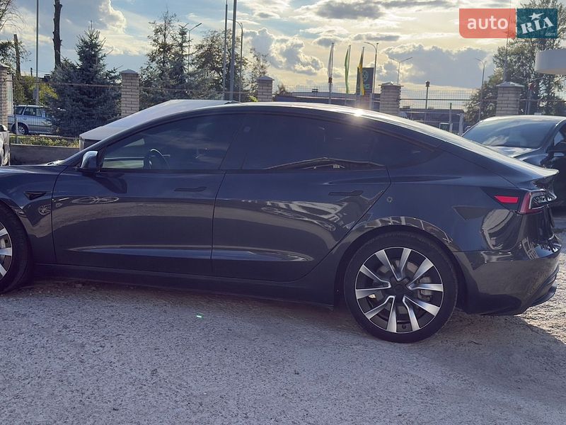 Седан Tesla Model 3 2024 в Вінниці