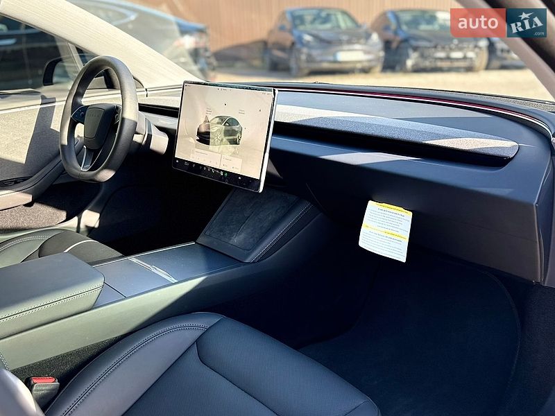 Седан Tesla Model 3 2024 в Вінниці