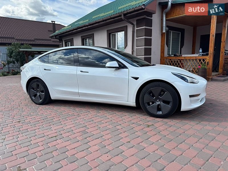 Седан Tesla Model 3 2021 в Миргороді