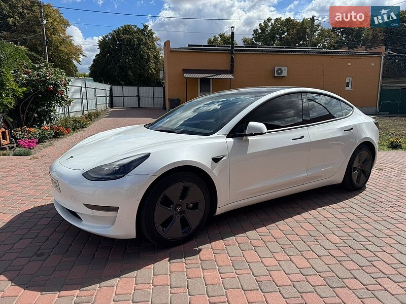 Седан Tesla Model 3 2021 в Миргороді