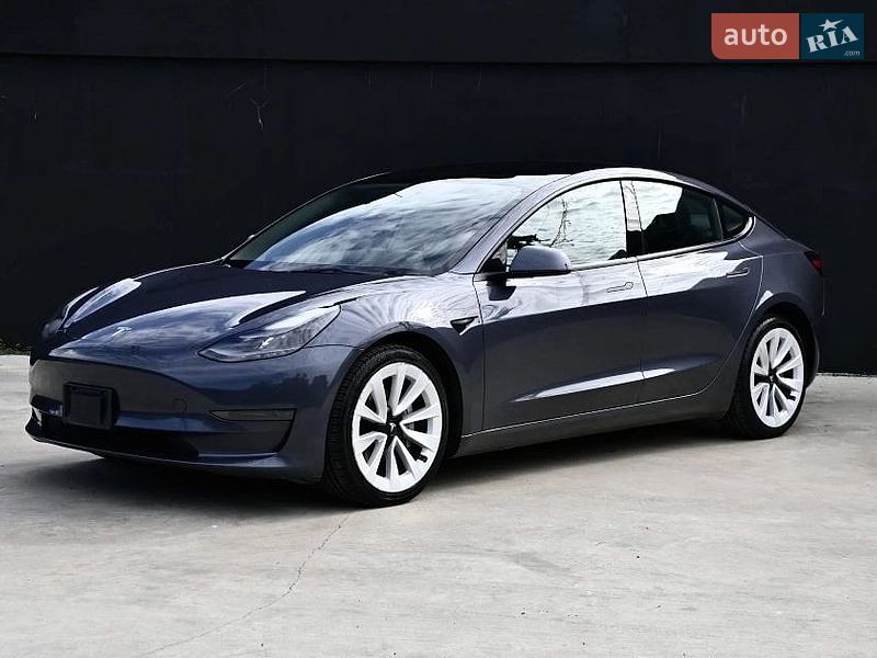 Седан Tesla Model 3 2022 в Львові