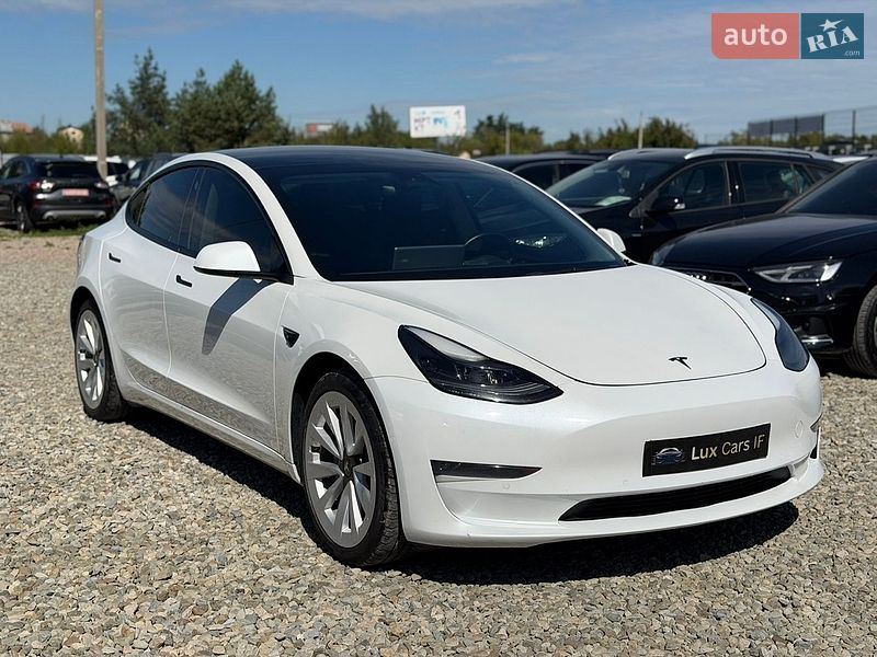 Седан Tesla Model 3 2022 в Ивано-Франковске