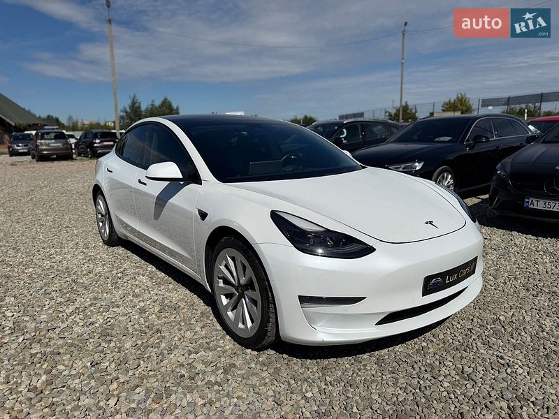 Седан Tesla Model 3 2022 в Ивано-Франковске