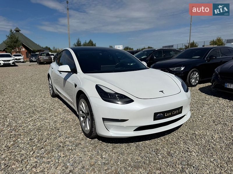 Седан Tesla Model 3 2022 в Ивано-Франковске