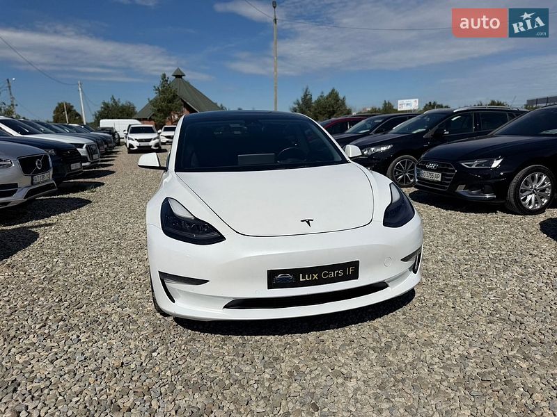 Седан Tesla Model 3 2022 в Ивано-Франковске