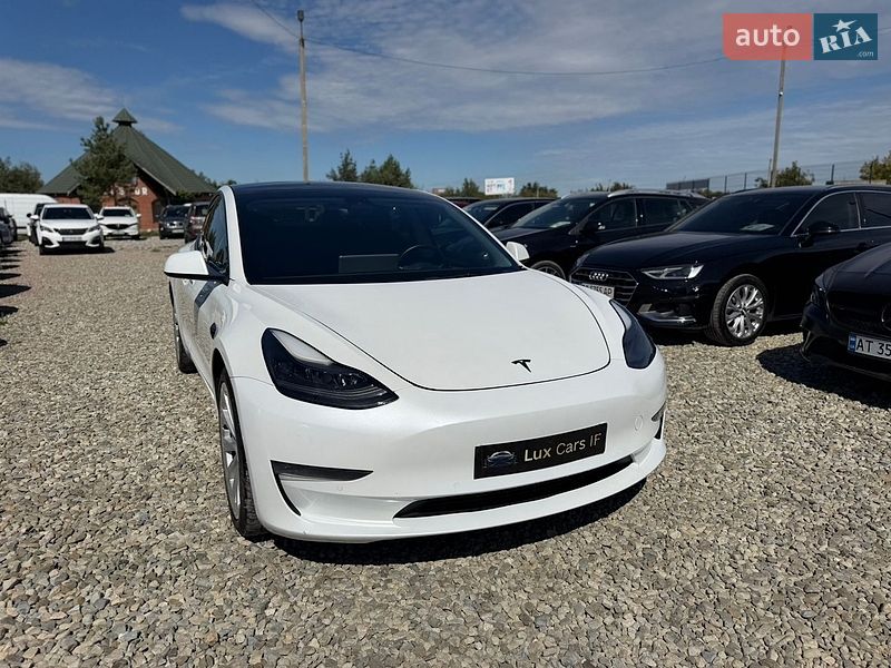 Седан Tesla Model 3 2022 в Ивано-Франковске