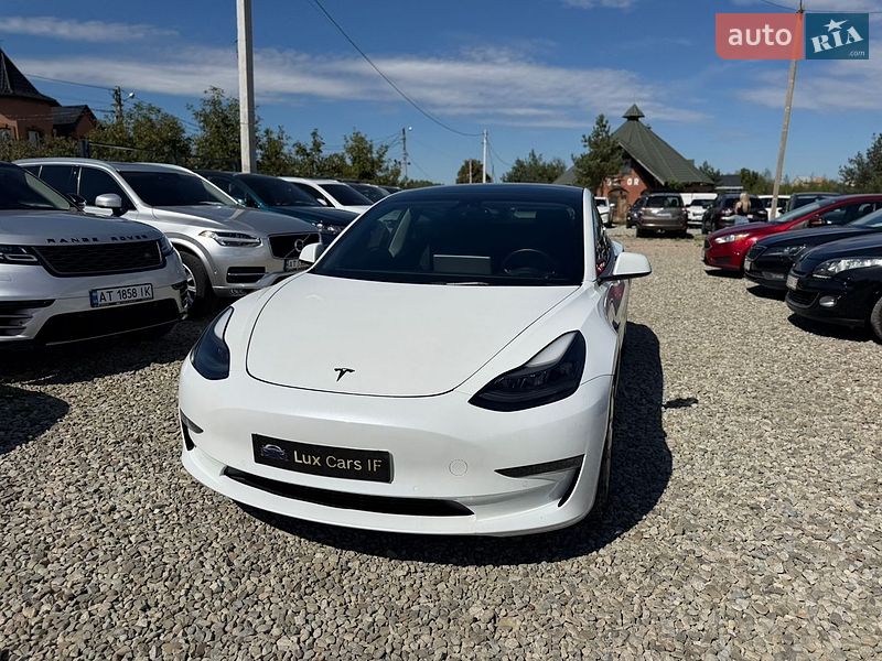 Седан Tesla Model 3 2022 в Ивано-Франковске