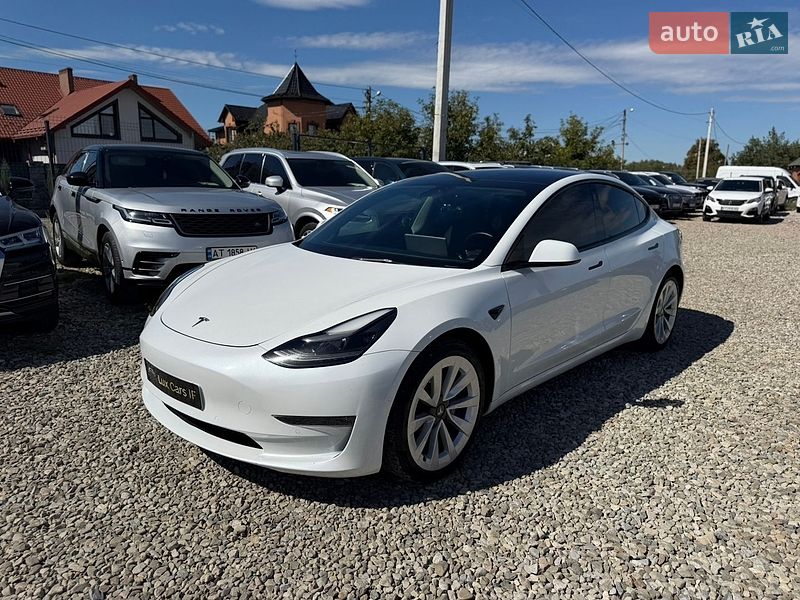 Седан Tesla Model 3 2022 в Ивано-Франковске