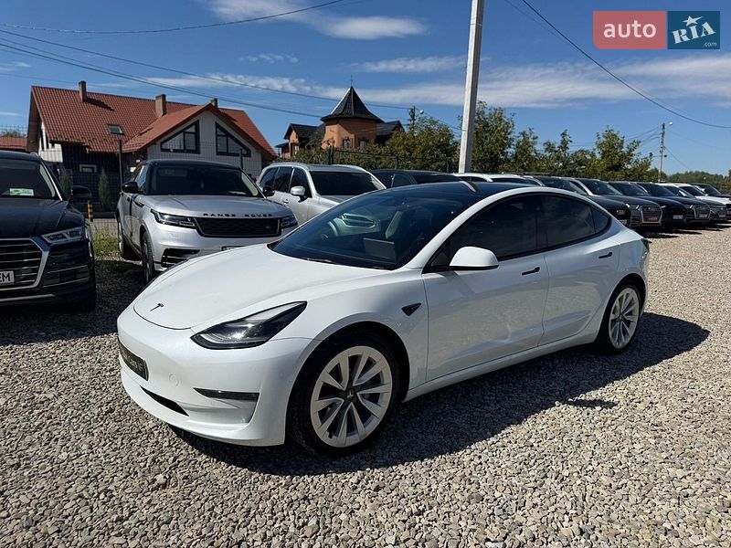 Седан Tesla Model 3 2022 в Ивано-Франковске