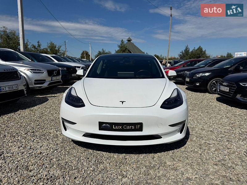 Седан Tesla Model 3 2022 в Ивано-Франковске