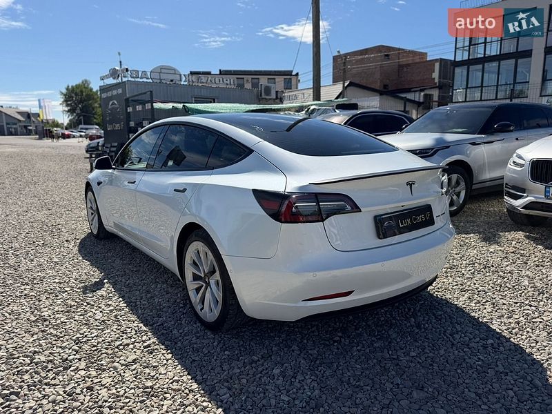 Седан Tesla Model 3 2022 в Ивано-Франковске