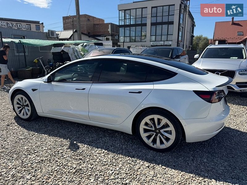 Седан Tesla Model 3 2022 в Ивано-Франковске