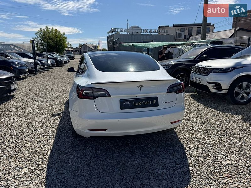 Седан Tesla Model 3 2022 в Ивано-Франковске
