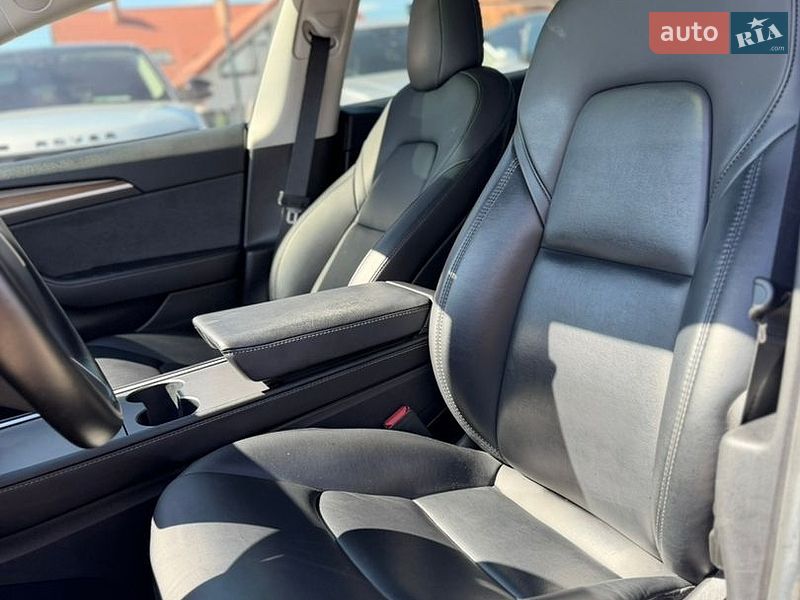 Седан Tesla Model 3 2022 в Ивано-Франковске